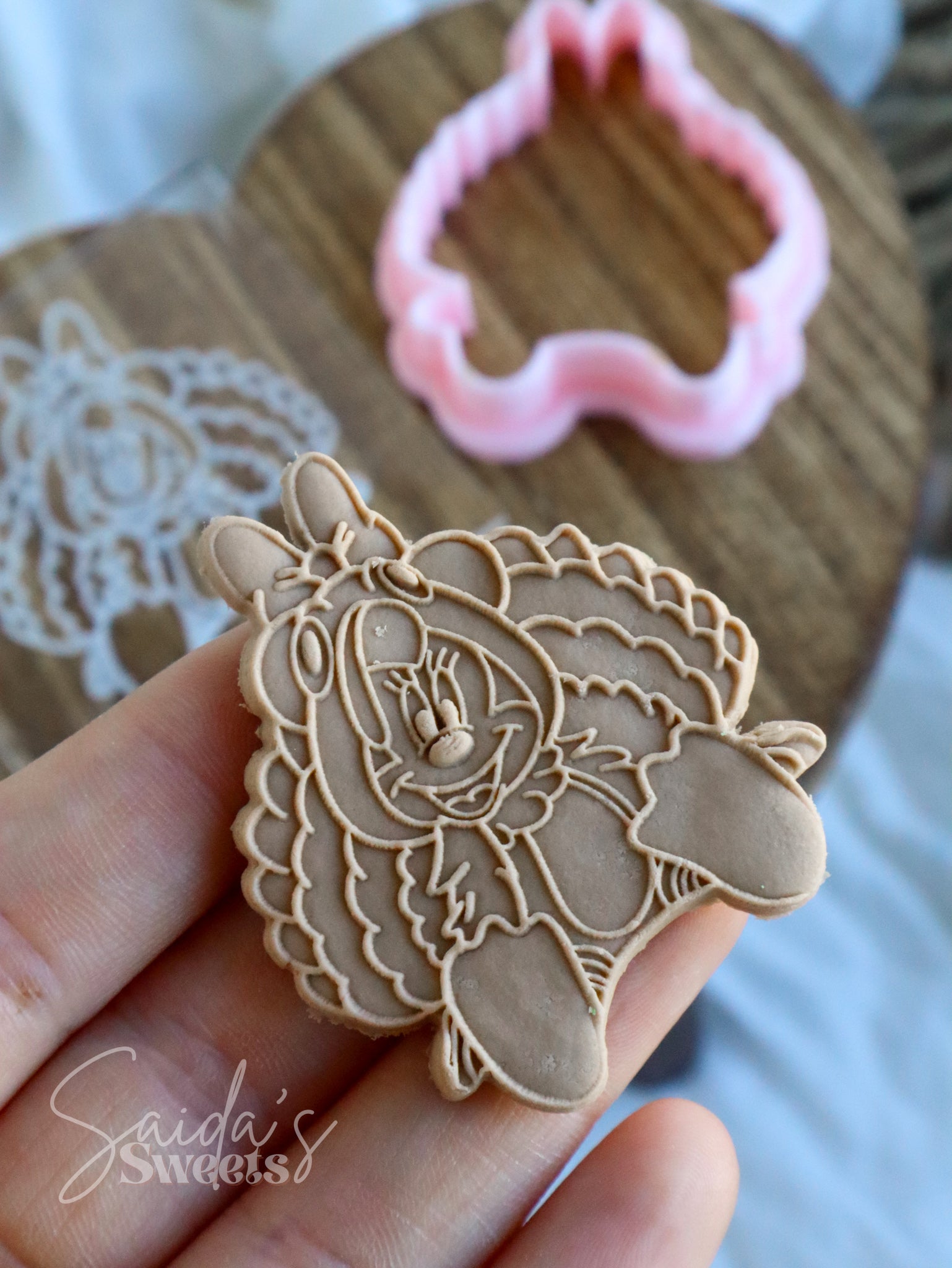 Girl Mouse Thanksgiving Embosser & Cutter (Debosser) – Saida's Sweets ...